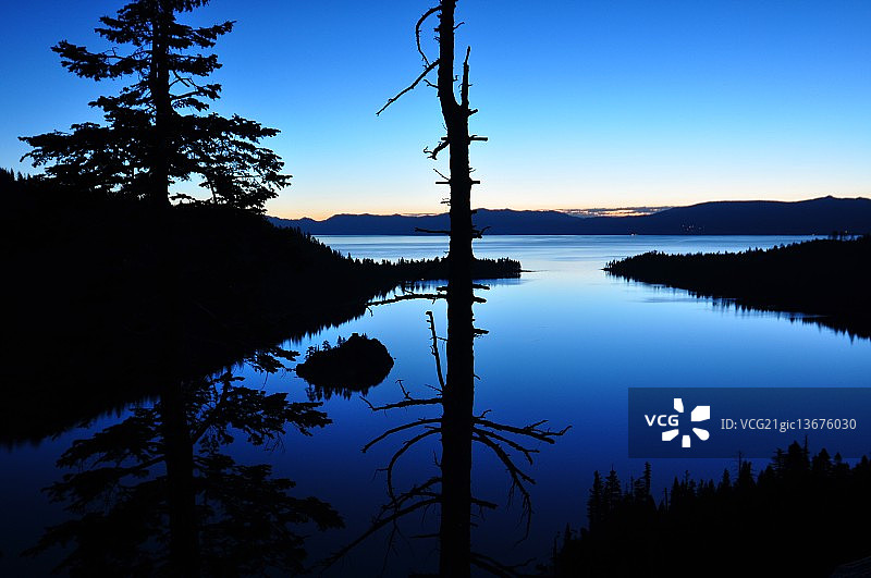 加利福尼亚州太浩湖翡翠湾日出图片素材
