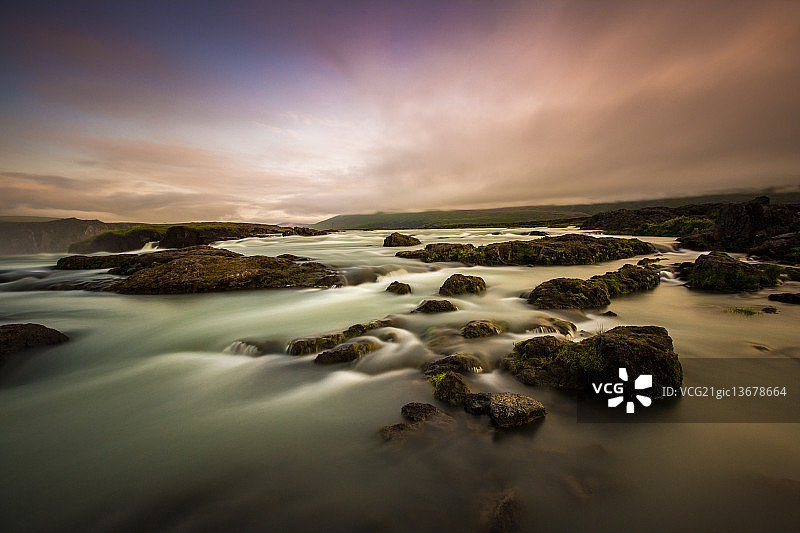 神灵瀑布图片素材