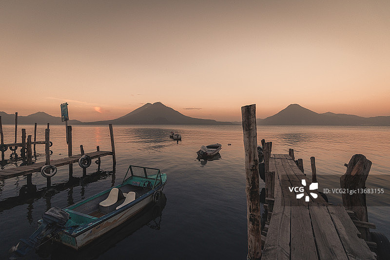 阿蒂特兰湖日出图片素材