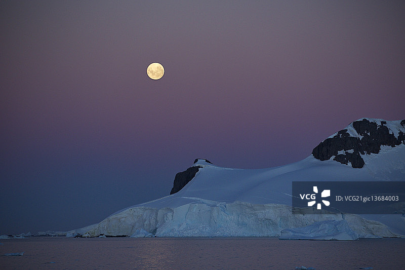 威廉敏娜湾的月亮图片素材