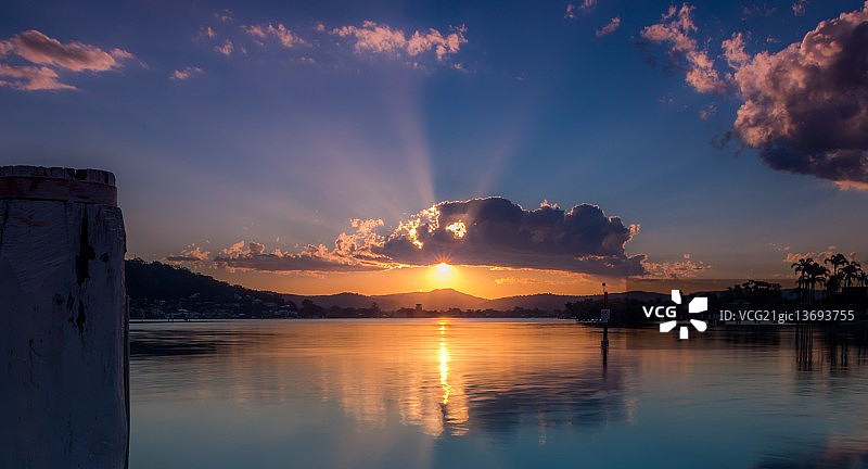 杆位日落图片素材
