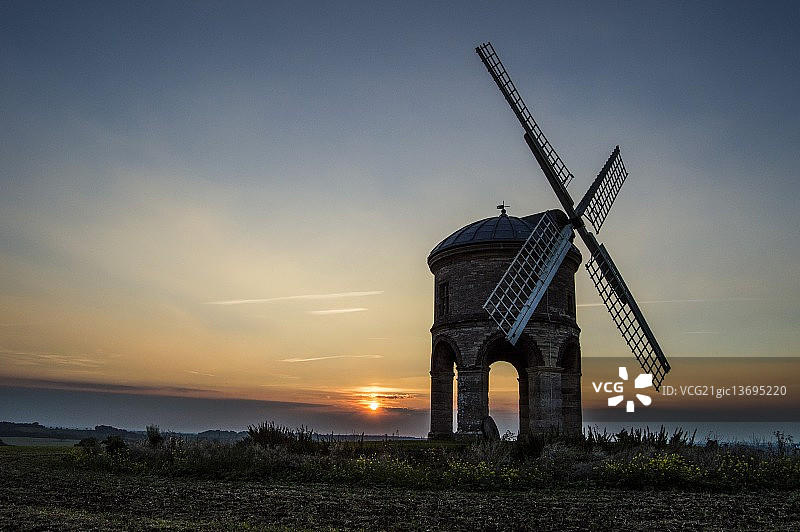 切斯特顿风车的日落图片素材