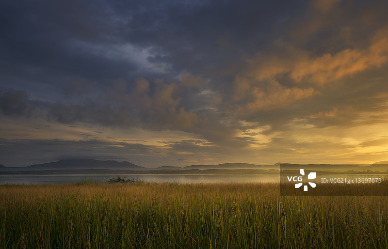 绚丽的日出图片素材