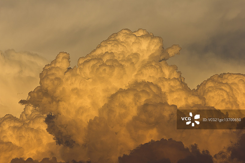 傍晚的暴风云图片素材