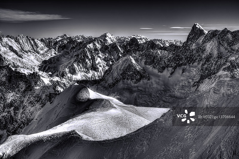 南针峰黑白照片图片素材