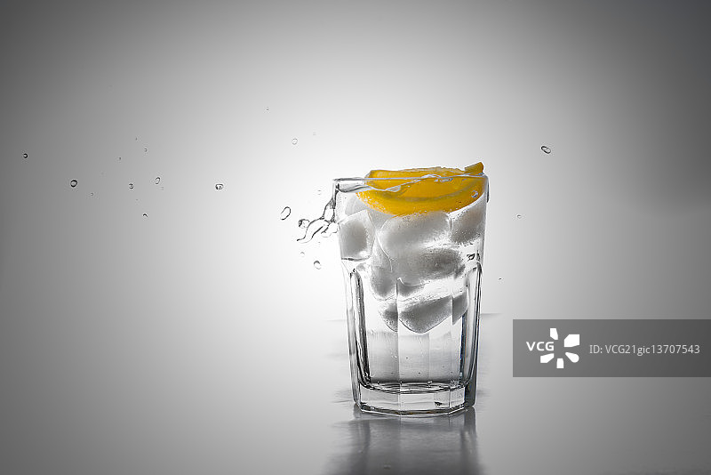 柠檬飞溅图片素材