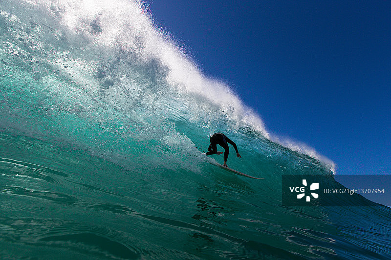 美国加利福尼亚州布莱克海滩的冲浪者图片素材