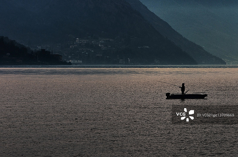 游客与渔夫图片素材