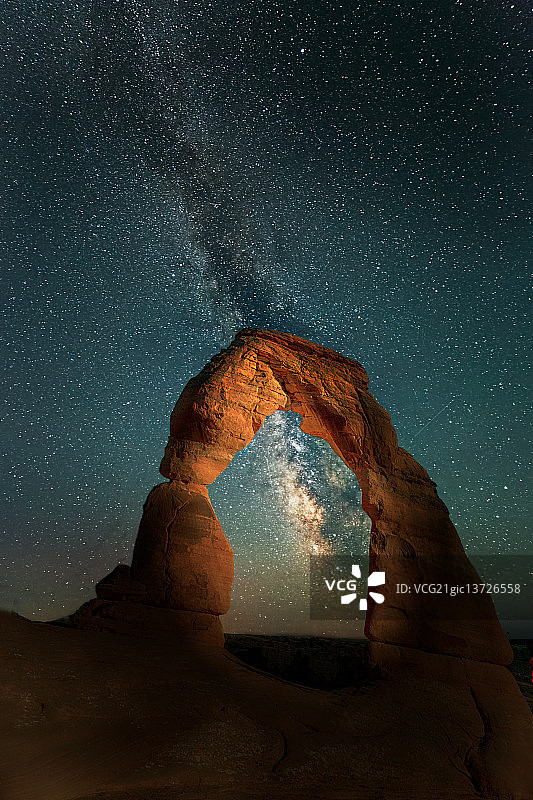 精致拱门的夜景图片素材