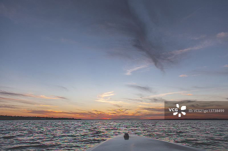 地平线上的色彩图片素材