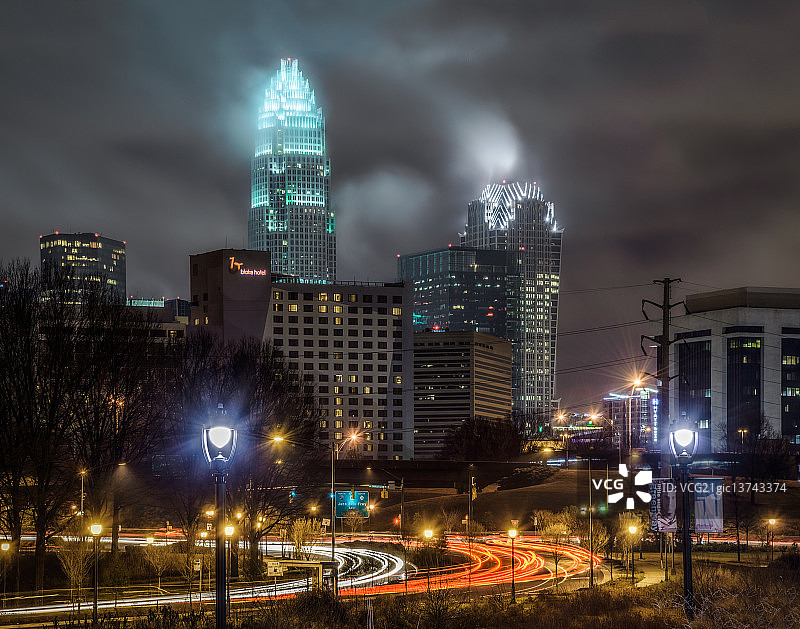 夏洛特雨夜图片素材