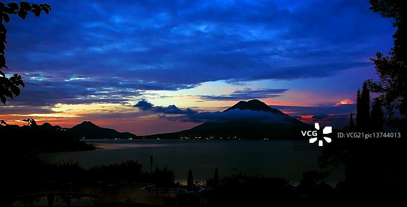 危地马拉阿蒂特兰湖图片素材