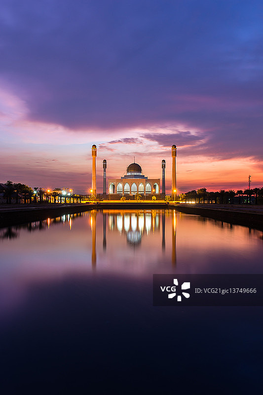 多云宋卡清真寺暮光图片素材