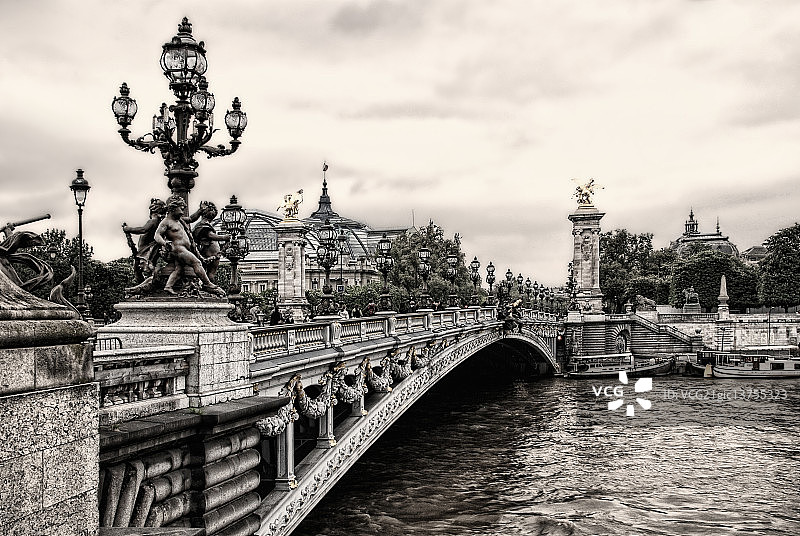 亚历山大三世桥，巴黎图片素材