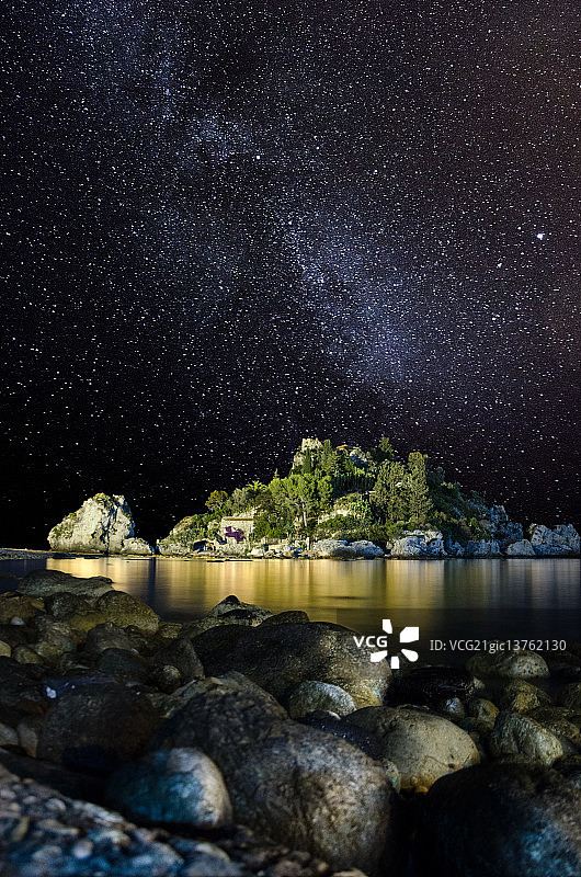 夜色中的贝拉岛图片素材