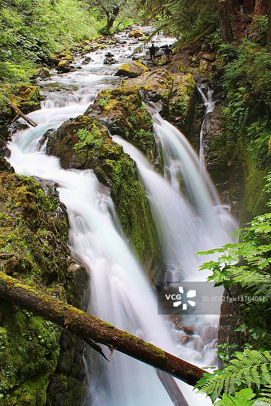 索尔达克瀑布的迷人景色图片素材