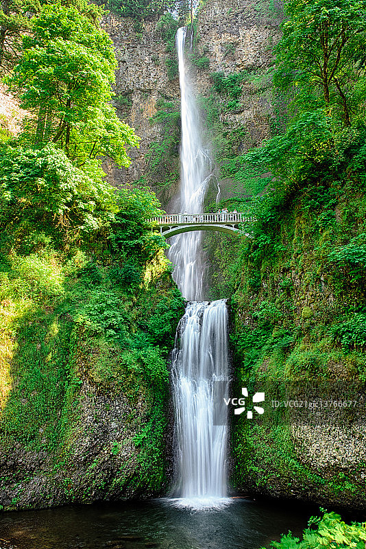 坚实瀑布图片素材