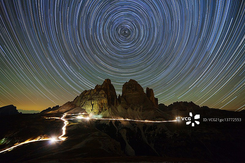 拉瓦莱多三峰的星迹图片素材