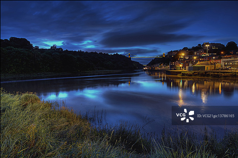 布里斯托尔（英国）的夜幕降临图片素材