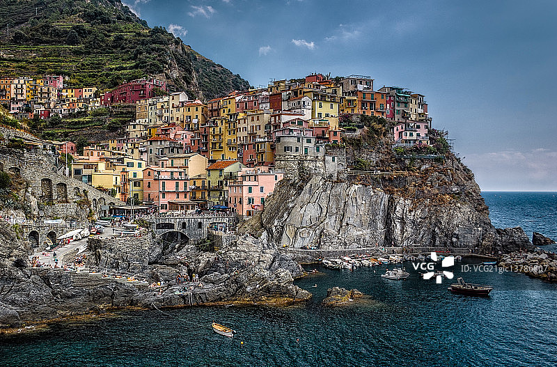 海景与顶天建筑图片素材