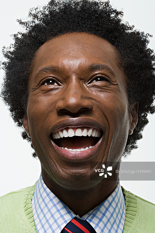 微笑的男人肖像图片素材