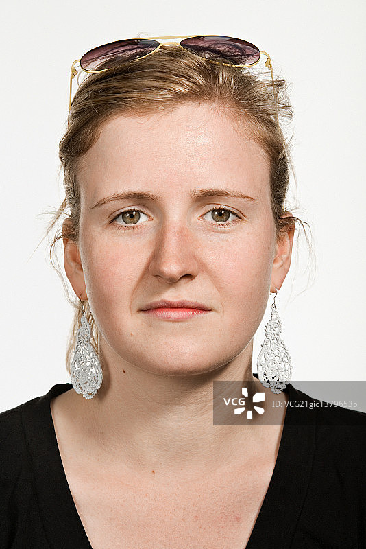 年轻白人女人肖像图片素材