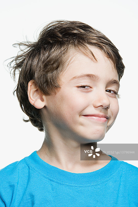 一个小男孩的肖像图片素材