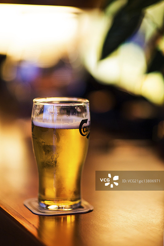 吧台上的杯子图片素材