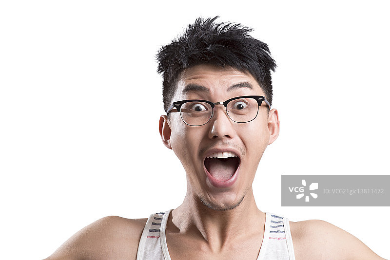 Portrait of young man surprised图片素材