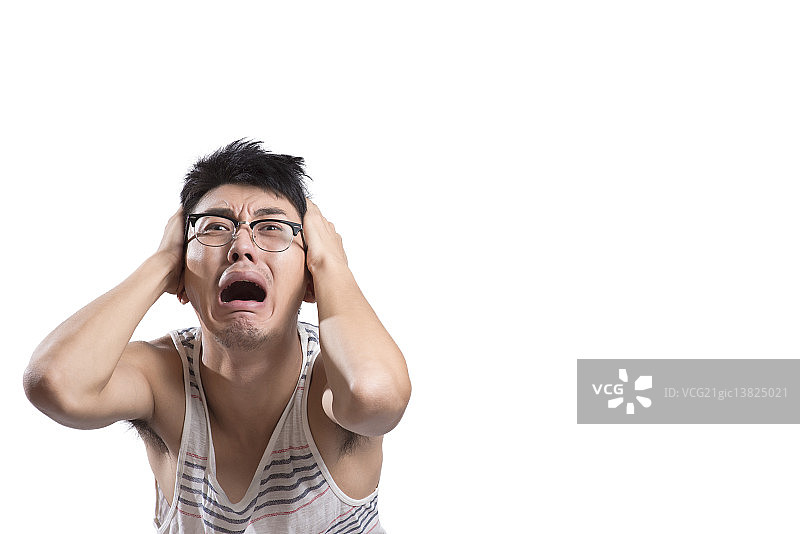 Portrait of young man horrified图片素材