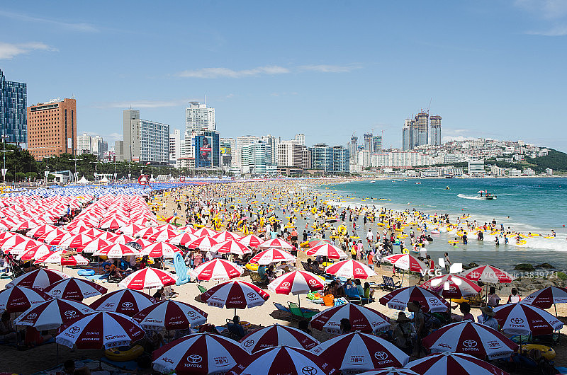 釜山海云台海滩遮阳伞图片素材