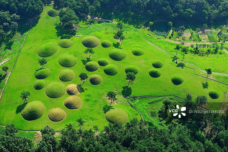 韩国庆尚南道合川郡墓穴图片素材