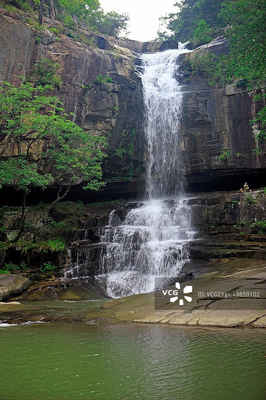 韩国忠清北道槐山郡的速瀑布图片素材