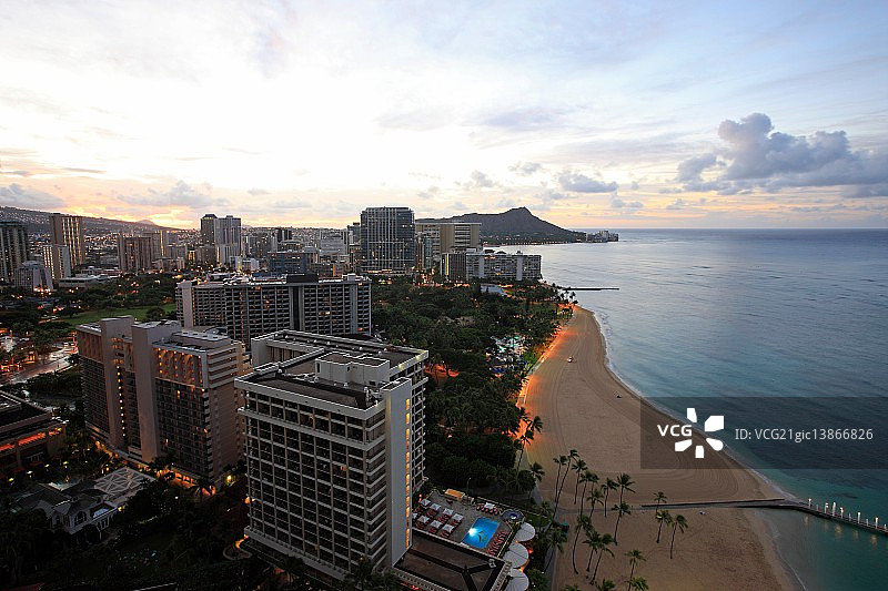 美国夏威夷威基基海滩的沿海城市风光图片素材