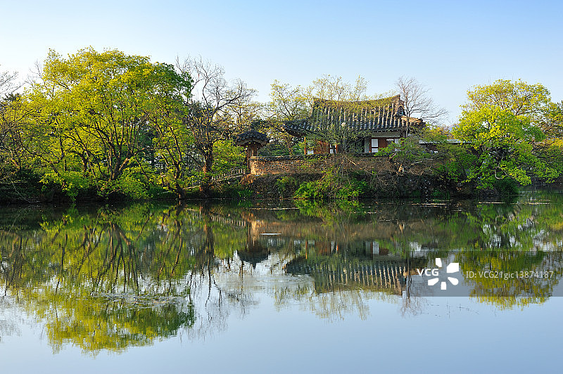 密阳水塘边的房子图片素材