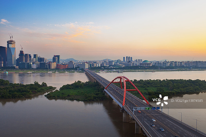 韩国首尔麻浦区汉江夜岛图片素材