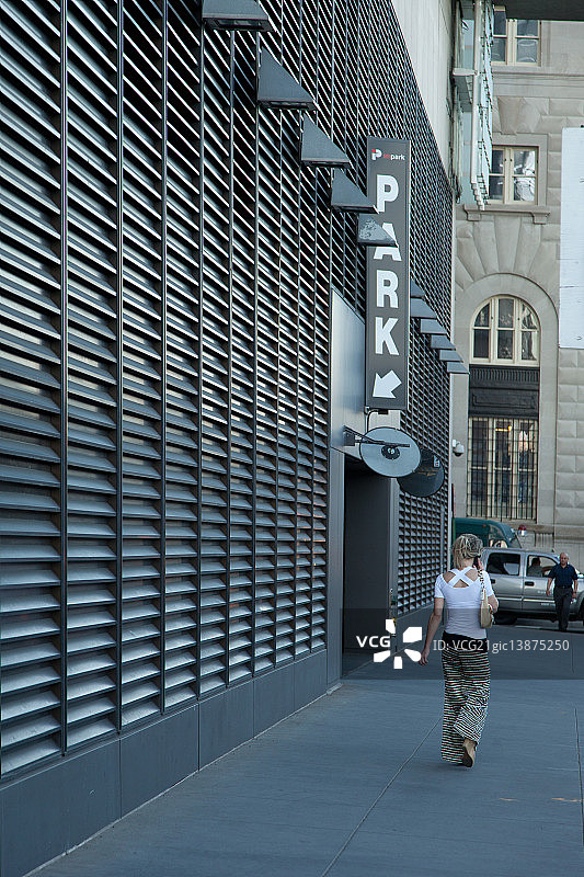 美国纽约南街海港、布鲁克林大桥和17号码头图片素材