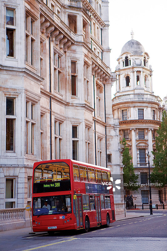 英国伦敦的双层巴士图片素材