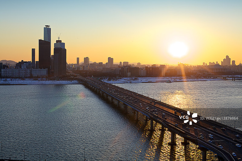 麻浦大桥和汝矣岛的日落图片素材