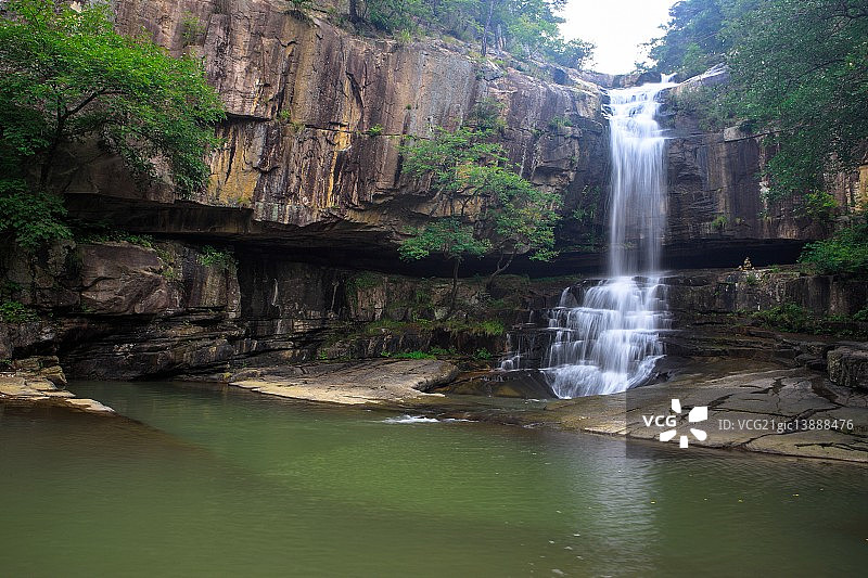 韩国忠清北道槐山郡的速瀑布图片素材