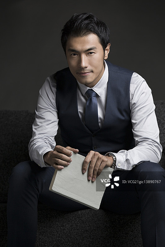 自信的商务男子肖像图片素材