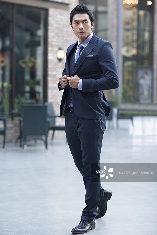 自信的商务男子图片素材