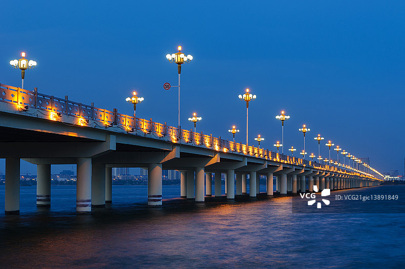 山东临沂沂水夜景图片素材
