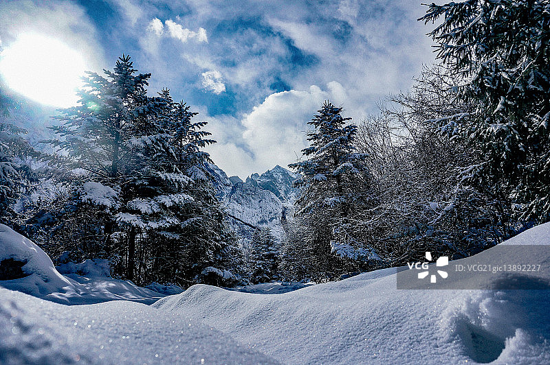 山路雪景风光图片素材