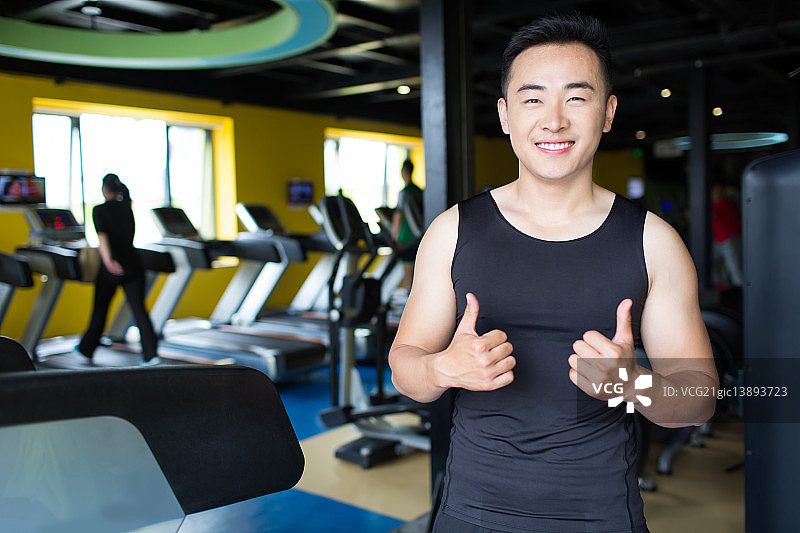 健身房里的运动员图片素材
