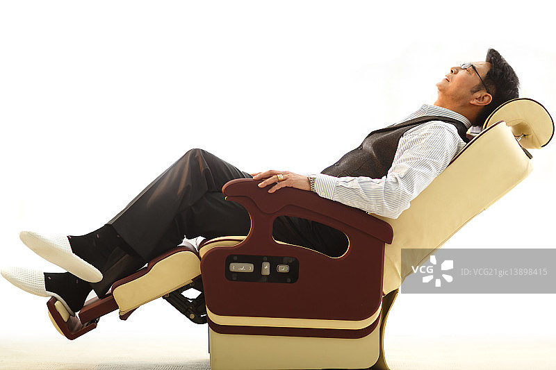 商务人士斜靠在椅子上图片素材