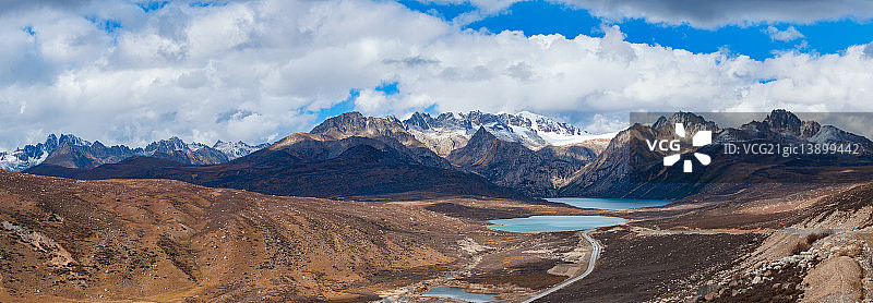 雪山 姊妹湖图片素材