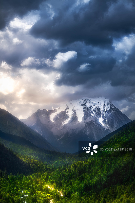 四川亚拉雪山图片素材