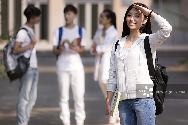 课间休息的同学们图片素材