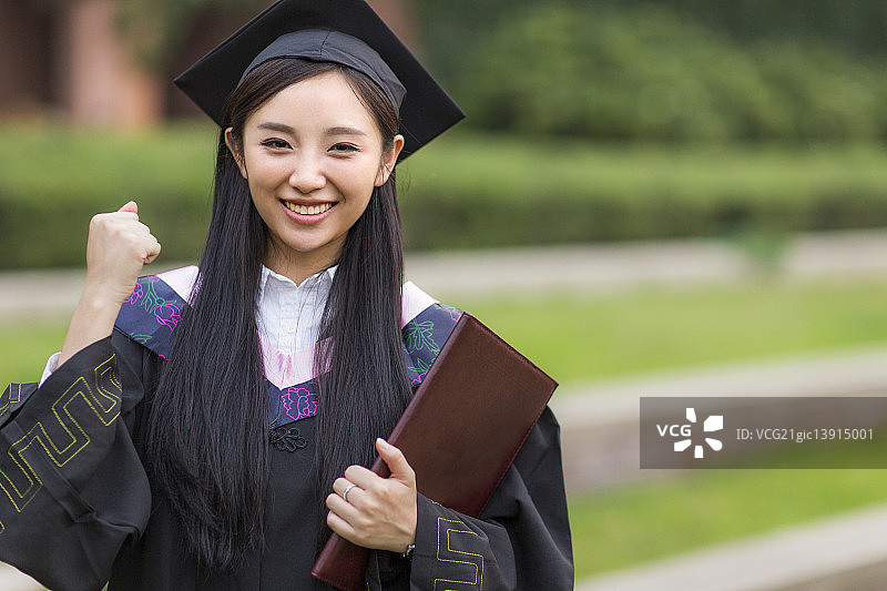 准备毕业的大学生图片素材